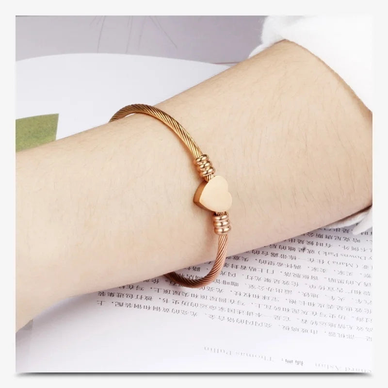 New Trendy Metal Braided Cable Shape Bracelet Women's Bracelet Heart-Shaped Open Bracelet Accessories Party Jewelry